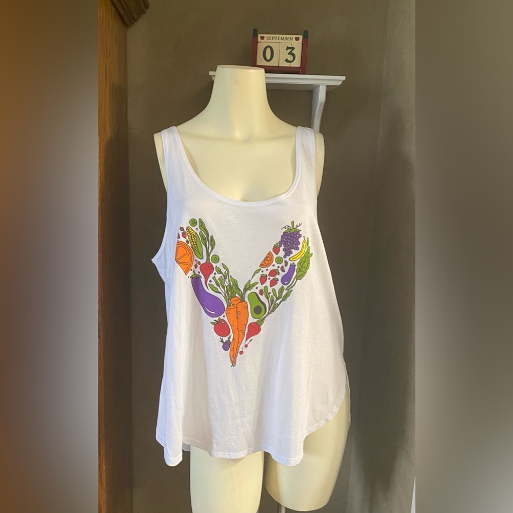 V is for Veggies flowy tank Top women’s size Large